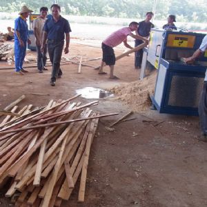 海南島-方木多片鋸70高加工現場