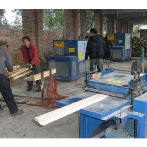 四川德陽(yáng)-什邡禾洛水鎮(zhèn)-多片鋸加工現(xiàn)場(chǎng)