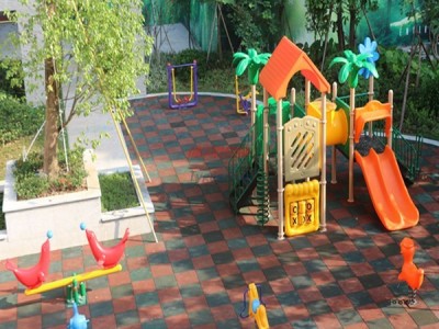四川廣元市--滑滑梯安全地墊-款式多種選擇新穎--橡膠地板-- 中山市西區(qū)柏克體育用品廠