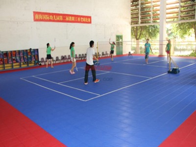 績溪懸浮式拼裝地板籃球場新款廠家讓利-- 上海妙爾實業有限公司