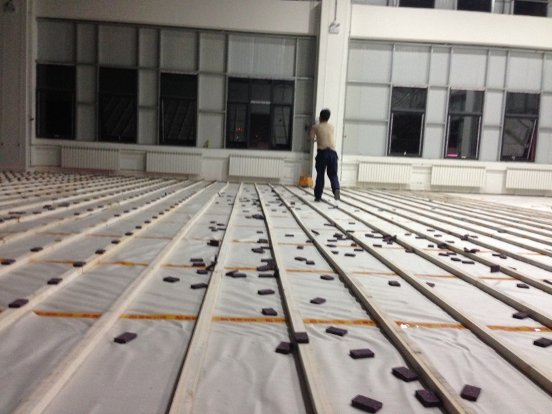 體育館為什么要選擇鋪裝運(yùn)動(dòng)木地板