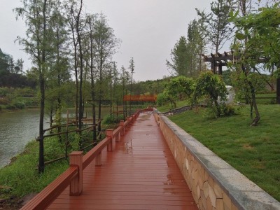 景觀棧道板-防滑地板環保新材料-- 江蘇星和瑞塑木科技有限公司