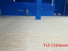 環(huán)保單龍骨體育木地板保養(yǎng)精益求精