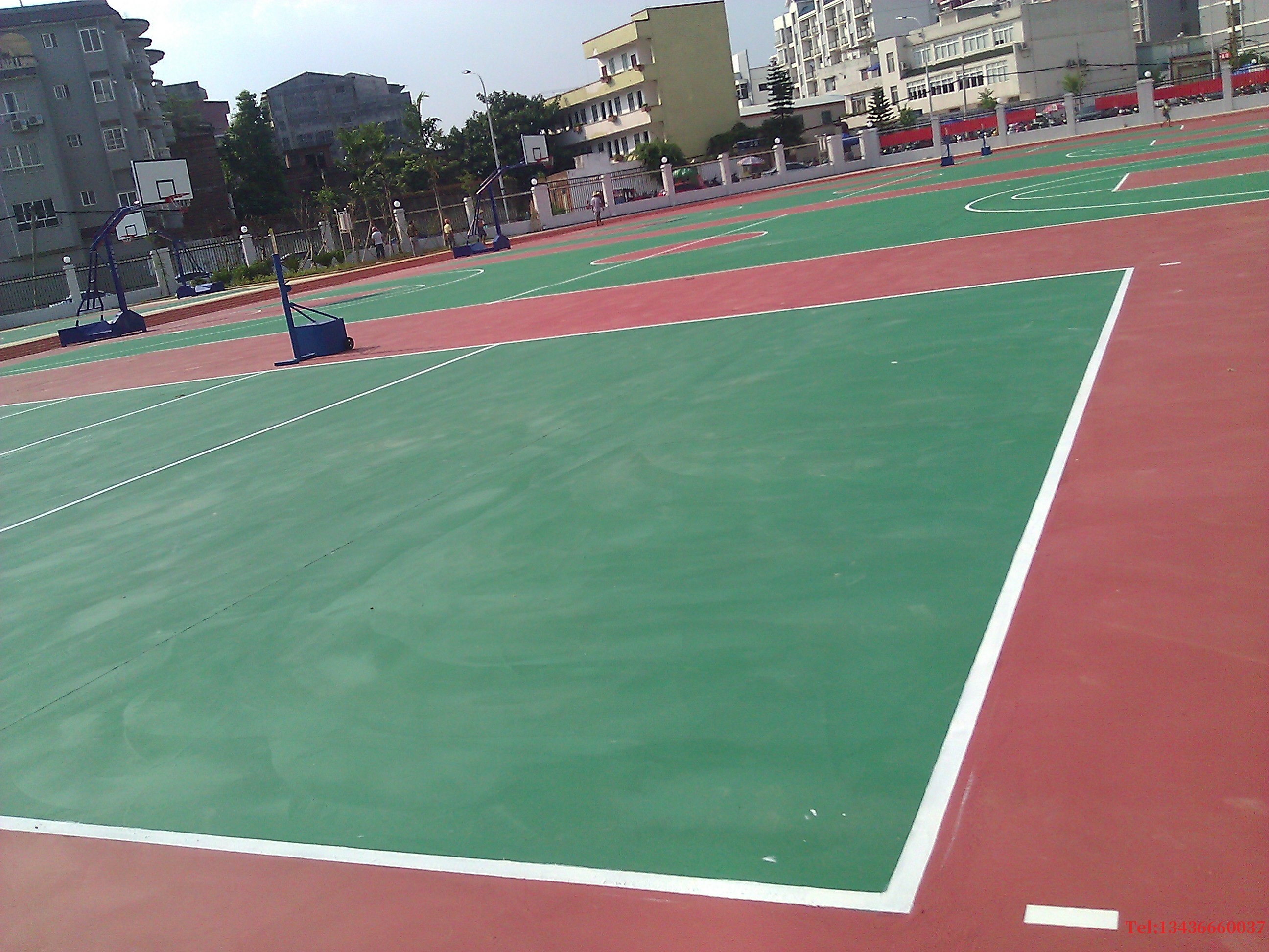 天峨塑膠羽毛球場服務為先