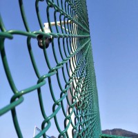 體育場(chǎng)圍網(wǎng)廠家 籃球場(chǎng)外圍鐵絲網(wǎng) 籠