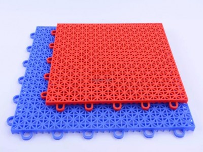 鑫正球場懸浮拼裝地板-室外運動懸浮地板-軟小米地板運動地膠-- 魏縣鑫正橡膠制品有限公司