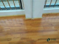 單龍骨籃球館地板如何保潔