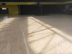 學(xué)?；@球館地板選購