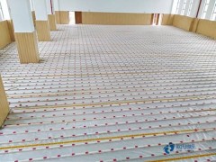 學(xué)校籃球館地板用哪種好