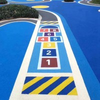 供應天津河北區幼兒園彩色塑膠地面施工