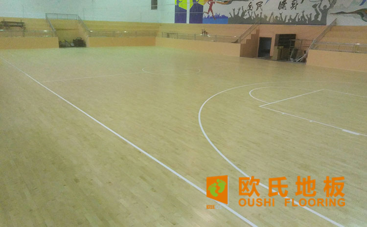 猴王體育運(yùn)動木地板廠家施工