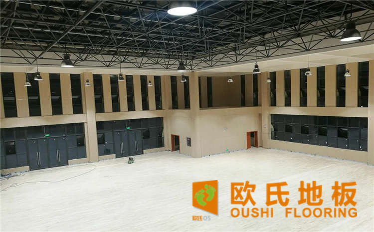 安裝運動木地板比較好體育設施網
