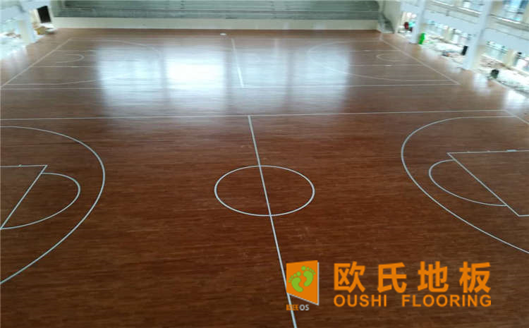 猴王體育運(yùn)動木地板廠家施工